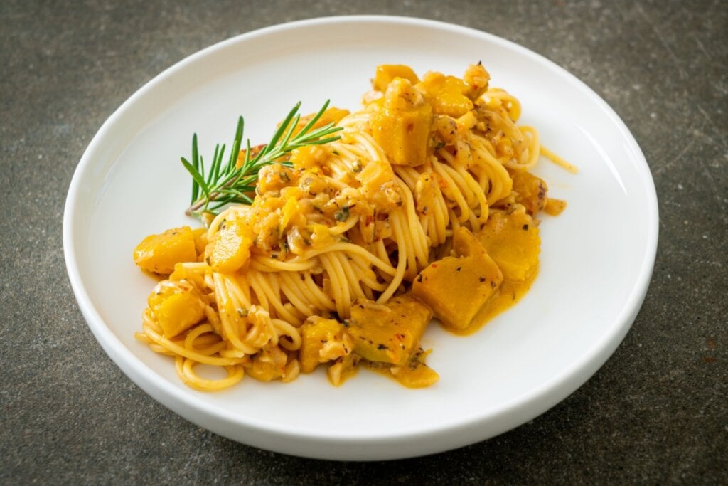 Espaguete com abóbora cremosa (Imagem: gowithstock |Shutterstock)