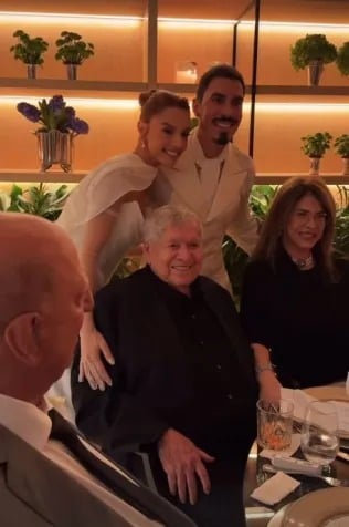 Giovanna Lancellotti e Gabriel David tiveram a presença de Boni na cerimônia por Reprodução/Instagram   