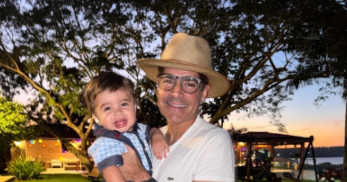 Imagem - ACM Neto posa com filho em fazenda e celebra primeiro São João do pequeno
