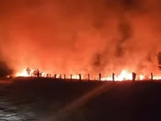 Imagem - Bombeiros combatem incêndio no oeste da Bahia; veja