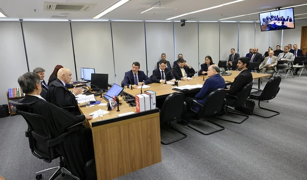 Acareação entre Anderson Torres e e o general Freire Gomes
