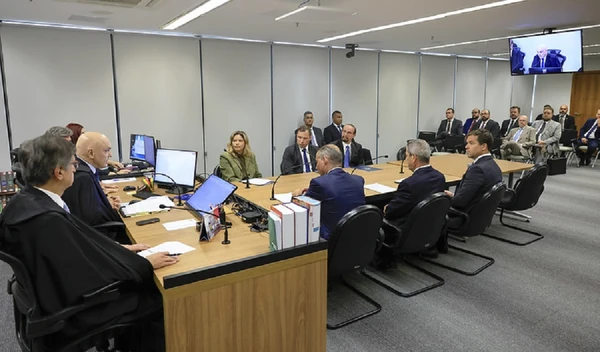 Acareação entre Mauro Cid e Braga Netto