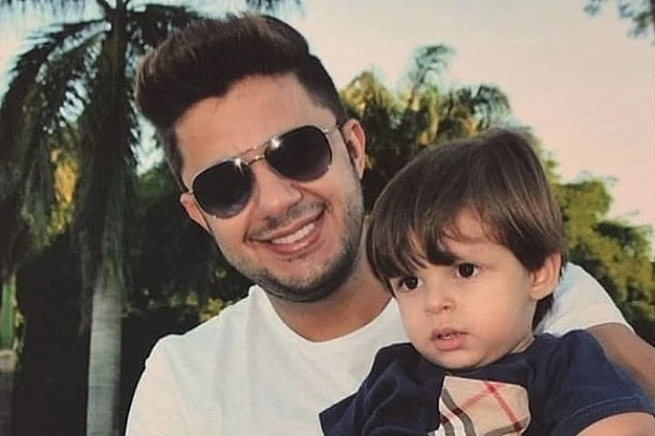 Cristiano Araújo e o filho bernardo por Reprodução/Arquivo pessoal 