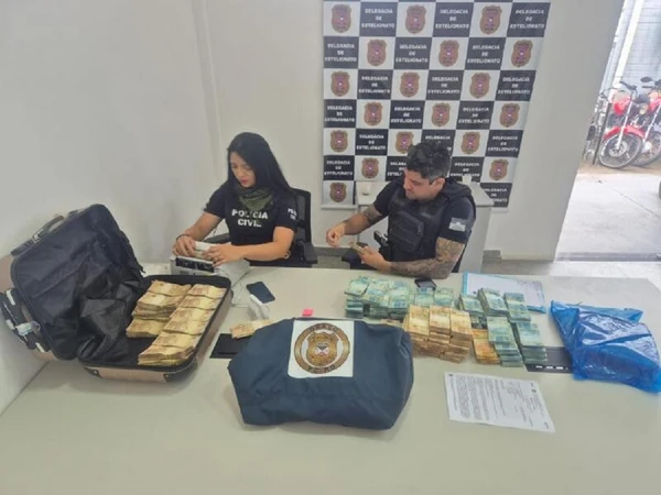 Dinheiro apreendido durante a Operação Falso Nove