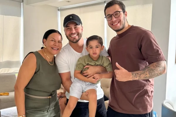 Dona Ruth, Léo Mendonça, Murilo Huff e irmão