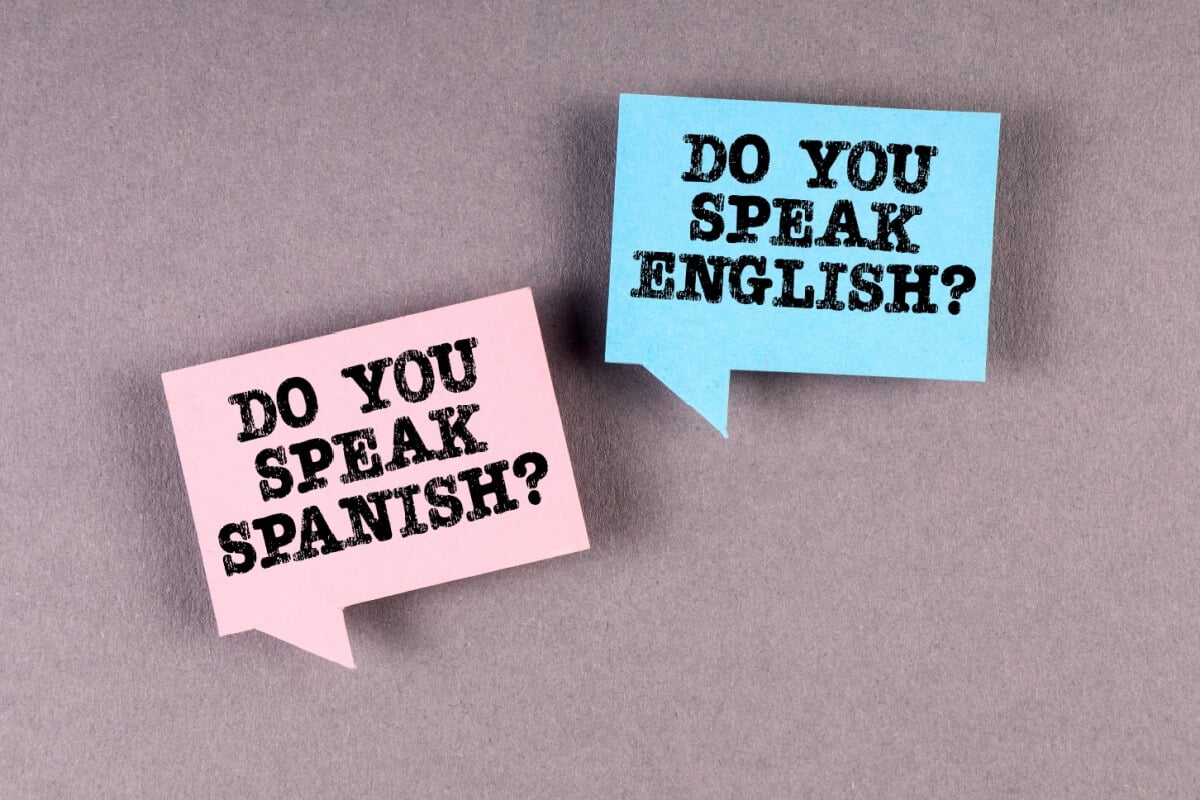 A prova de língua estrangeira no Enem vai muito além da gramática (Imagem: stoatphoto | Shutterstock)