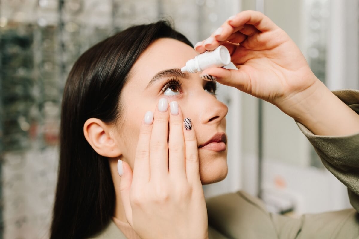 Hábitos simples evitam que os olhos sejam afetados pelo clima seco do inverno (Imagem: Rabizo Anatolii | Shutterstock) 