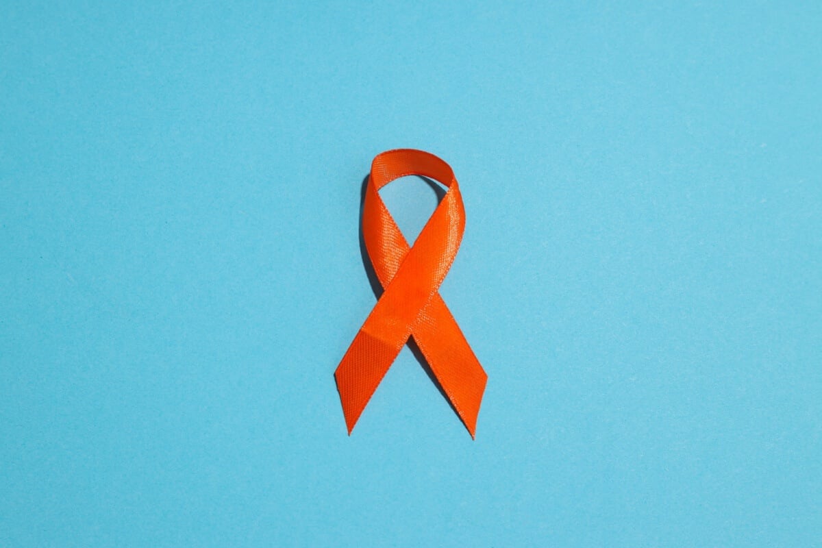 Junho laranja busca disseminar informações sobre a leucemia (Imagem: AtlasStudio | Shutterstock)