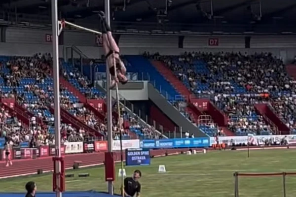 Juliana Campos gara a prata no Ostrava Golden Spike