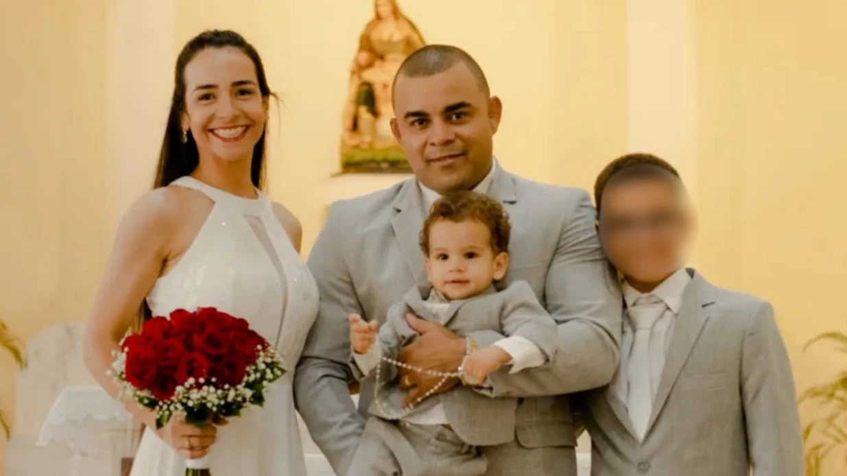 Imagem - Adolescente mata pais e irmão, esconde corpos em cisterna e dá queixa de sumiço na polícia