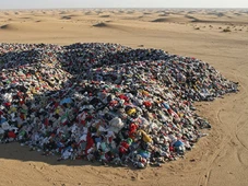 Imagem - O deserto virou lixão de roupas: as imagens chocantes que o mundo ignora