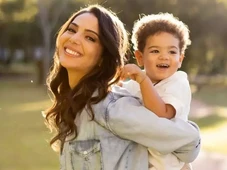 Imagem - Jornalista da Globo emociona em retorno à TV após oito meses afastada para cuidar do filho com câncer