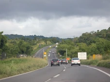 Imagem - Trecho da BR-324 é interditado após colisão entre duas carretas