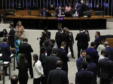 Imagem - Plenário da Câmara derruba decreto do IOF em derrota para Lula