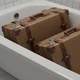 Imagem - Colocar malas no chão ou cama do hotel é perigoso; bagagem deve ser guardada no banheiro