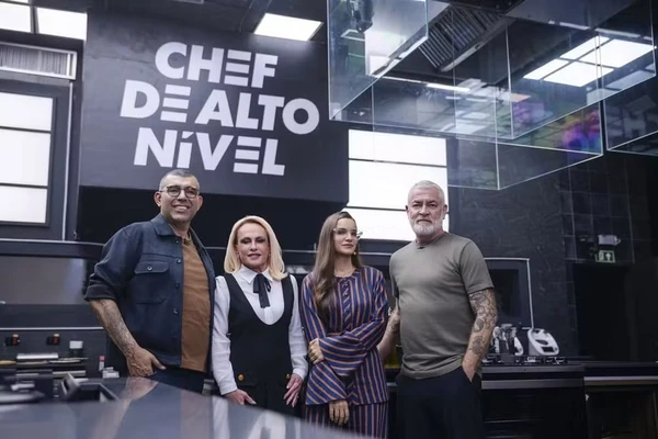 Ana Maria Braga com os mentores de ‘Chef de alto nível’ por Divulgação/TV Globo/Beto Roma