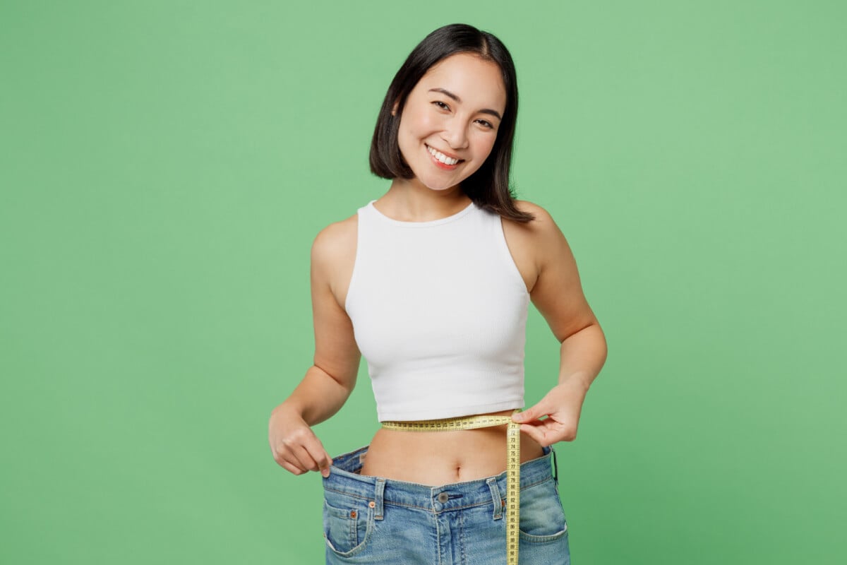 Excesso de gordura abdominal pode colocar a saúde em risco (Imagem: ViDI Studio | Shutterstock)