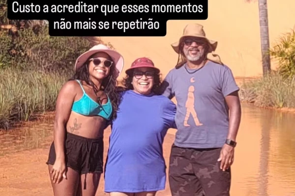 Juliana Marins com os pais