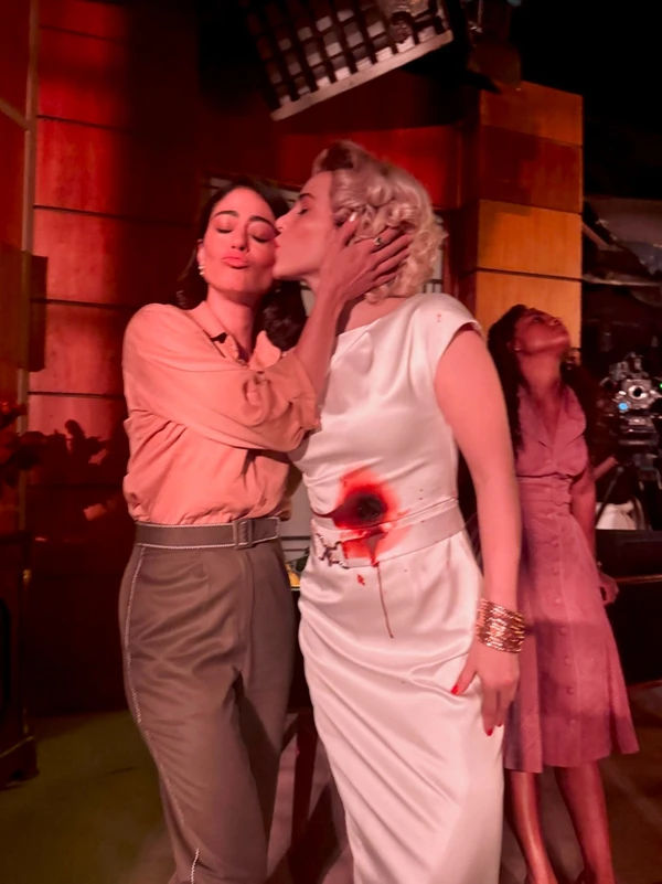 Leticia Colin e Carol Castro nos bastidores de Garota do Momento por Reprodução/Redes Sociais 
