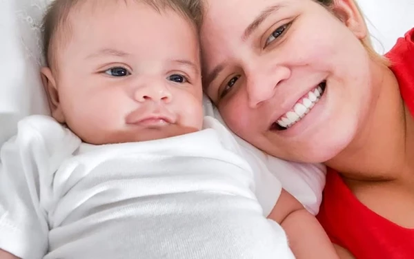 Marília Mendonça e o filho, Leo por Reprodução