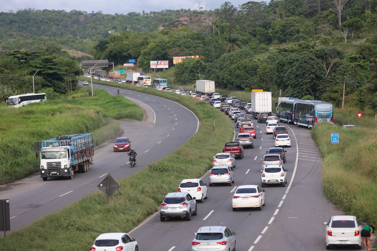 Movimento na BR-324 na volta do São João