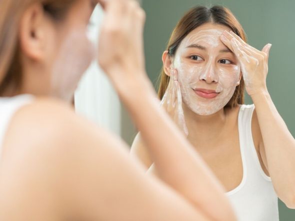 Imagem - O erro noturno que está envelhecendo sua pele; saiba como demaquilar do jeito certo