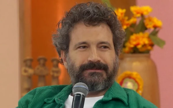 Caco Ciocler em participação no programa Encontro