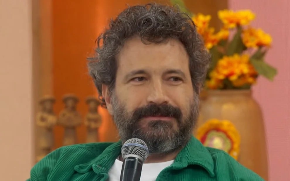 Caco Ciocler em participação no programa Encontro por Reprodução
