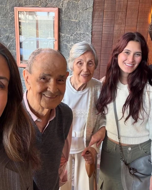 Com foto rara, filha de Fátima Bernardes celebra aniversário do avô por Reprodução