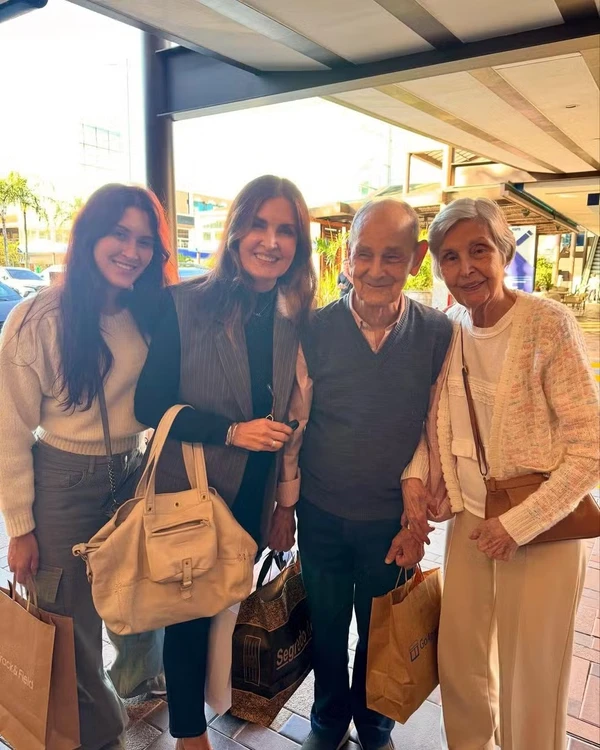 Com fotos raras, filha de Fátima Bernardes celebra aniversário do avô por Reprodução