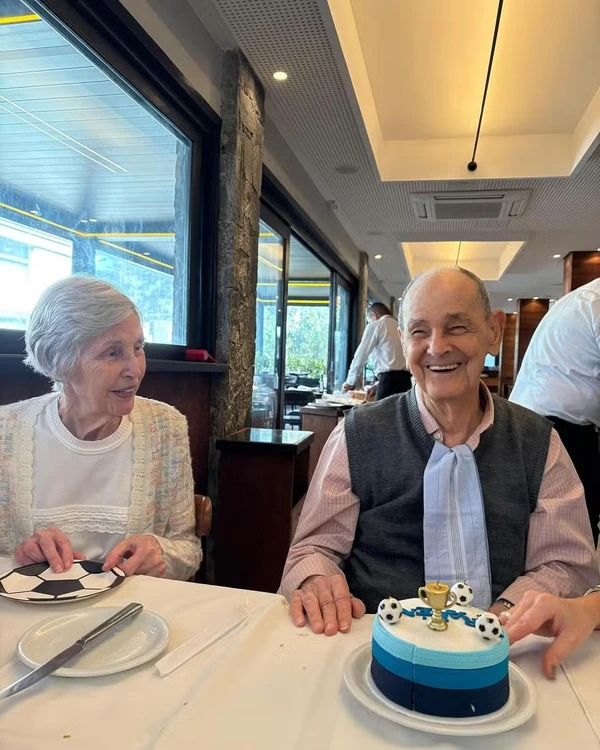 Com fotos raras, filha de Fátima Bernardes celebra aniversário do avô por Reprodução
