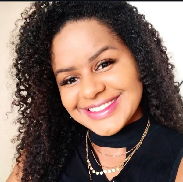 Crislane Souza Vidal por Reprodução
