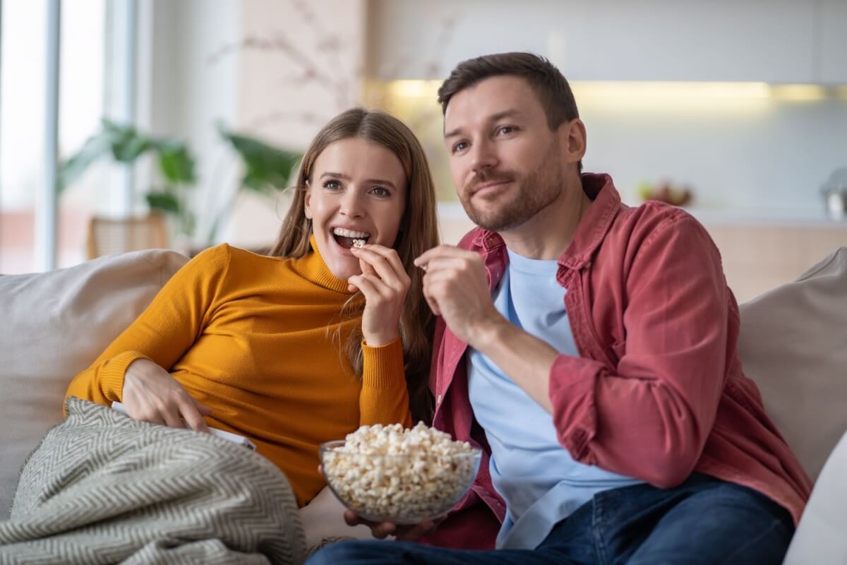O catálogo de julho da Netflix tem grandes produções que prometem emocionar, surpreender e entreter (Imagem: DimaBerlin | Shutterstock)