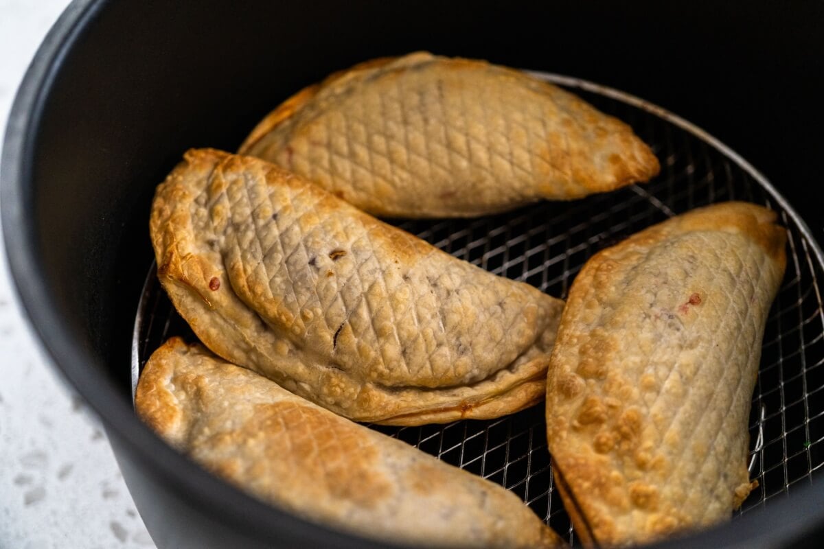Pastel de carne moída com azeitona (Imagem: Arina P Habich | Shutterstock)