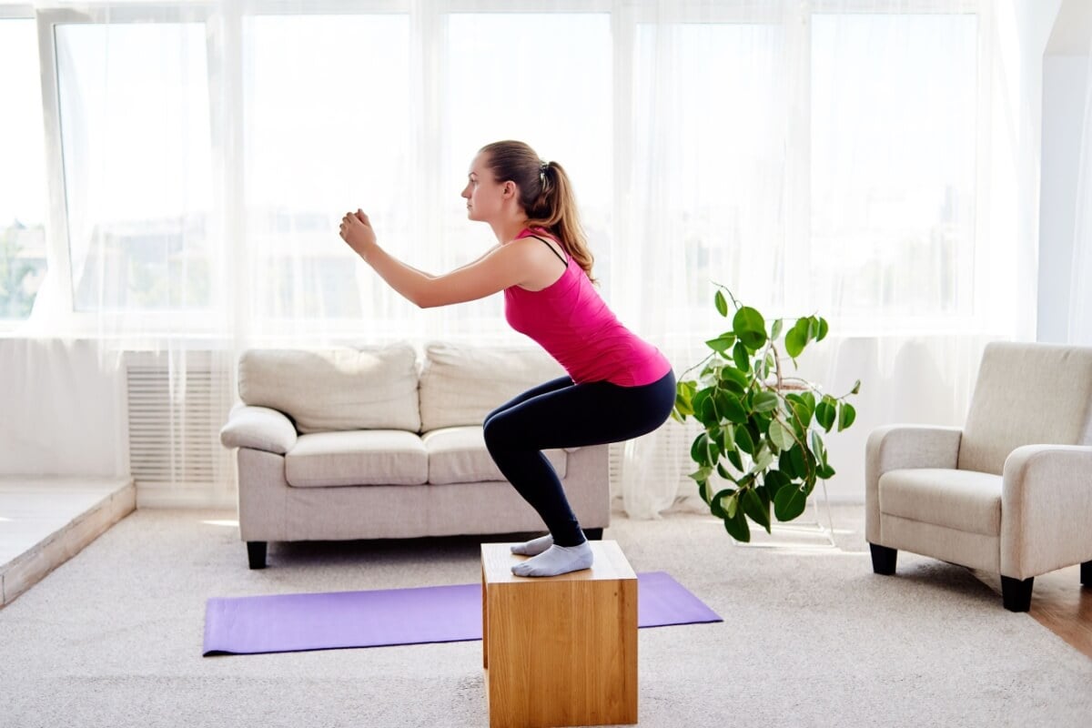 Praticar exercícios físicos durante as férias mantém o bem-estar físico e mental (Imagem: Mirage_studio | Shutterstock) 