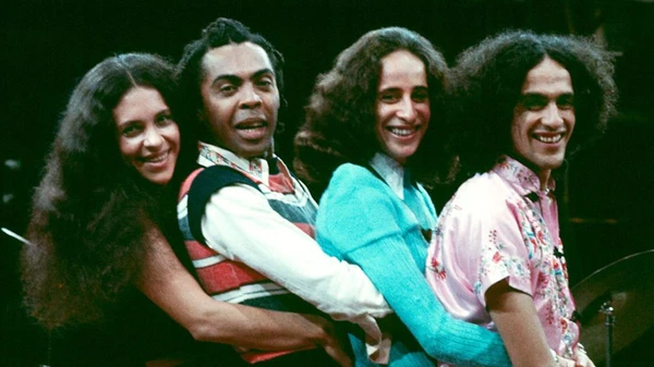 Gal Costa, Gilberto Gil, Maria Bethânia e Caetano Veloso formaram o quarteto Doces Bárbaros que saiu em turnê em 1976 por Reprodução
