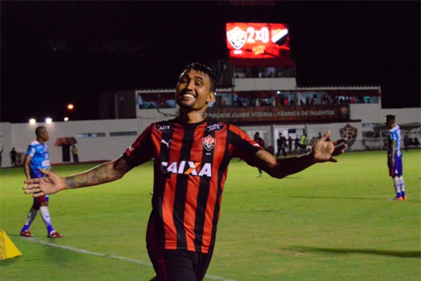 Kieza foi contratado junto ao São Paulo por R$ 4 milhões em 2016 (equivalente a cerca de R$ 7,8 milhões nos dias de hoje) por Francisco Galvão/EC Vitória
