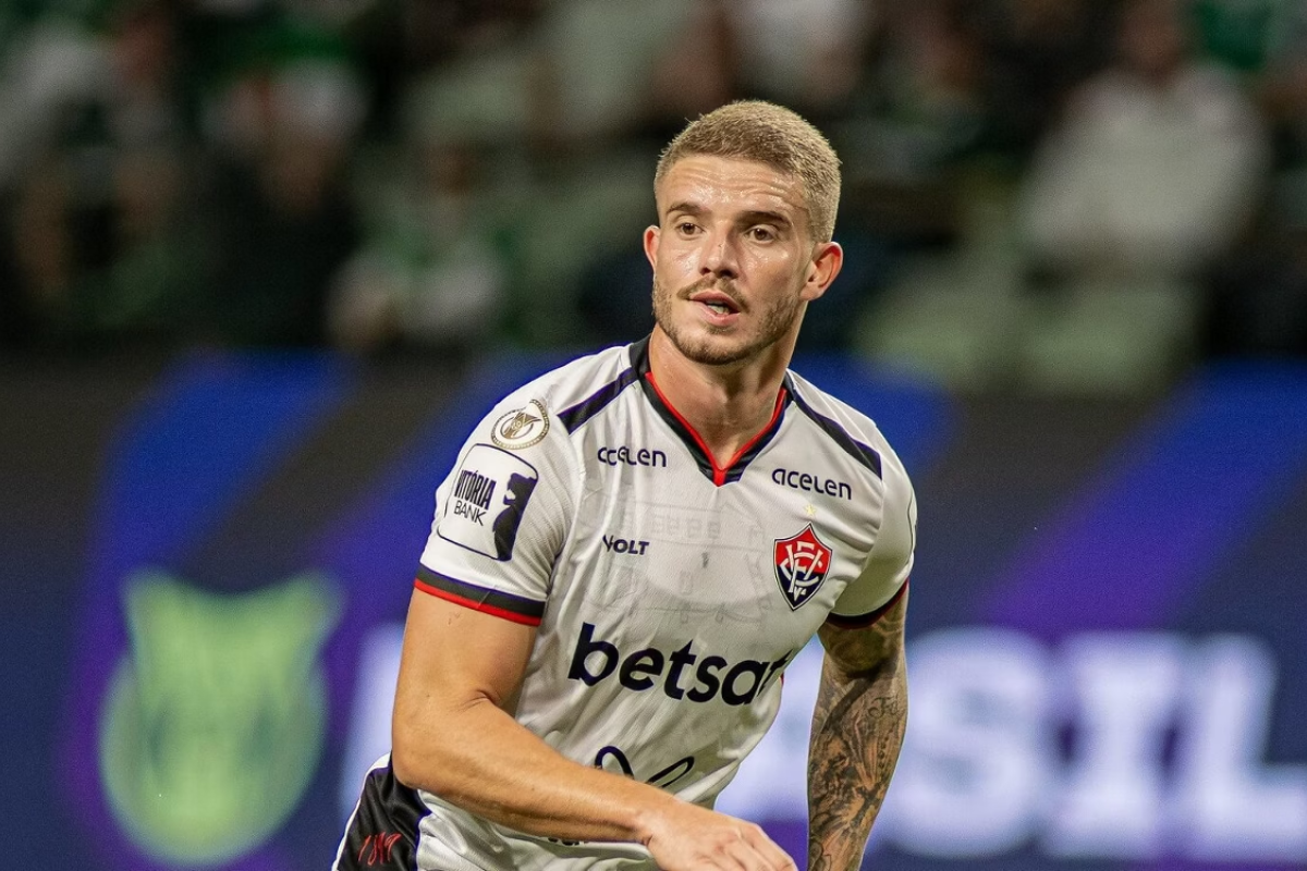 Léo Naldi estava emprestado ao Criciúma por Victor Ferreira/EC Vitória