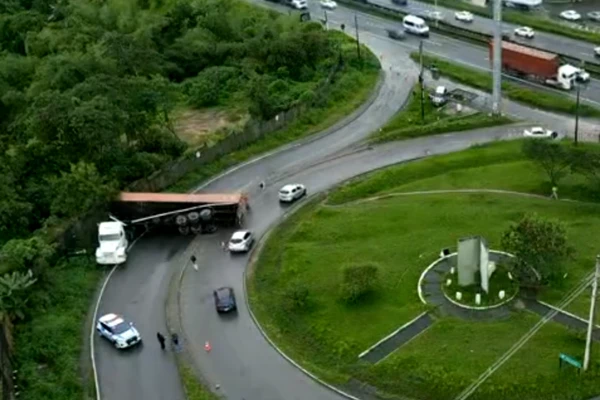 ontêiner tombar na pista