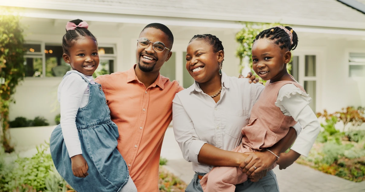 Família feliz por Shutterstock
