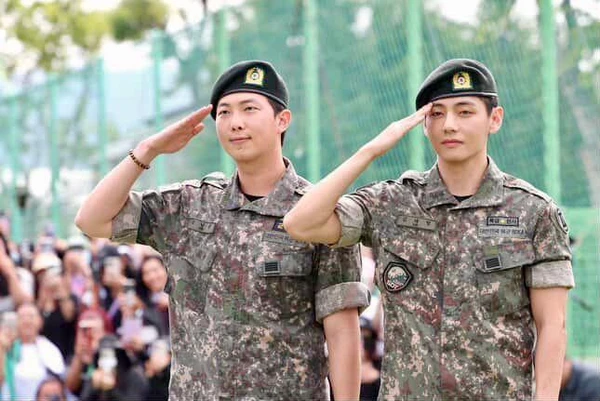 Jungkook  e Jimin na dispensa militar