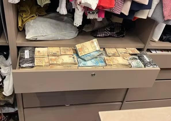 O montante foi encontrado dentro de gavetas da residência do petista, em Salvador,
