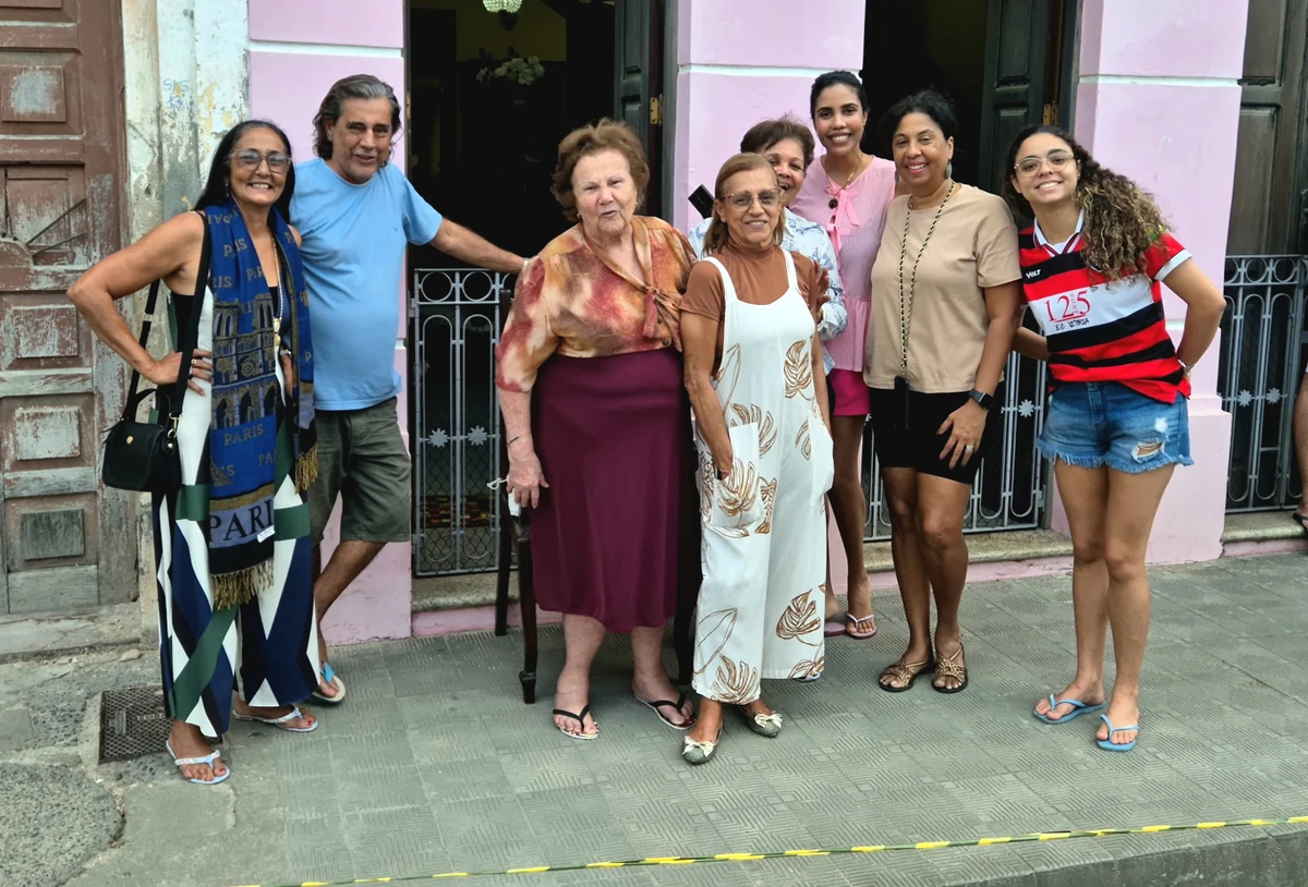  Todo ano, dona Socorro reúne a família para acompanhar os desfiles cívicos da independência em Cachoeira