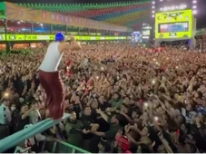Imagem - Nattanzinho cria trampolim e se joga no meio do público na Paraíba
