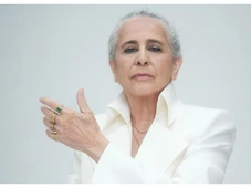 Imagem - Bethânia: "Sou rigorosa em tudo. Meu trabalho é intocável. Trato-o com luvas de pelica. E que ele me trate assim também"