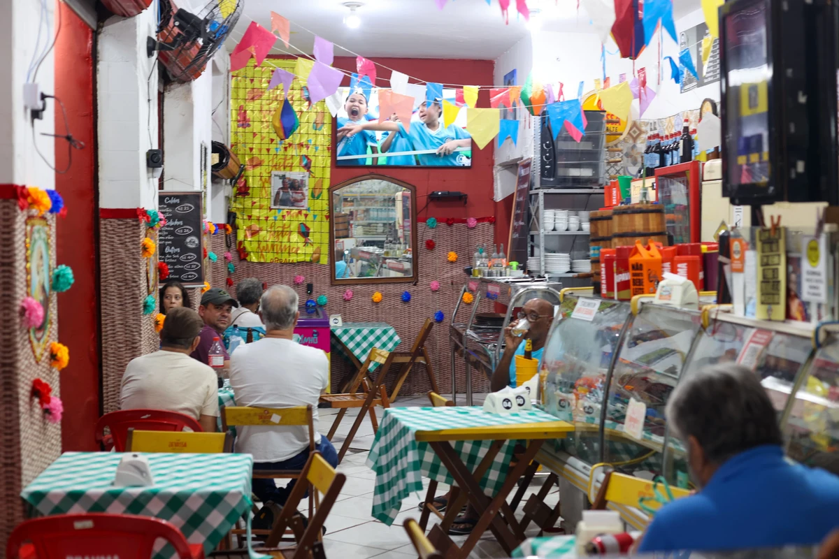 O Bar e Restaurante São Vicente monta há 22 ano um altar para os caboclos do 2 de Julho