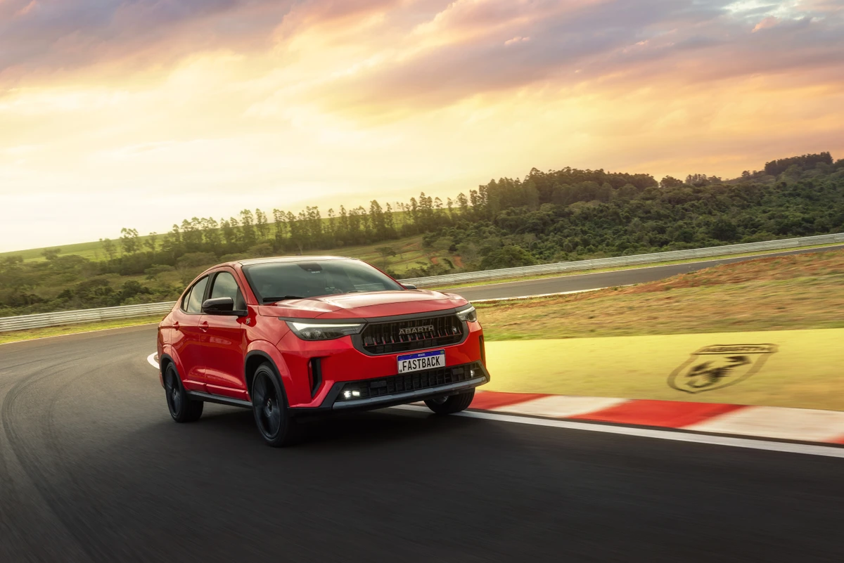 Na versão Abarth, o SUV acelera de zero a 100 km/h em apenas 7,6 segundos por Divulgação