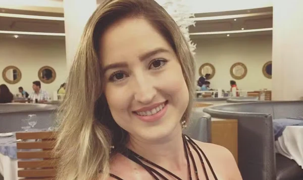 Larissa Rodrigues foi encontrada morta, envenenada, no apartamento que dividia com marido Luiz Antonio por Reprodução