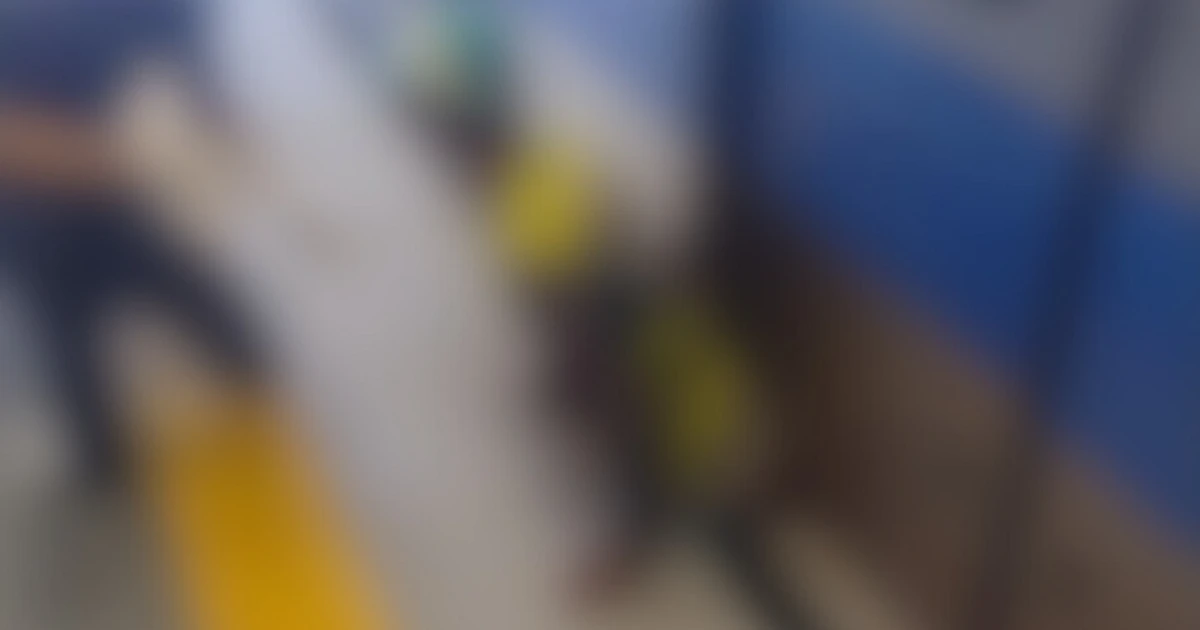 Imagem - Homem fica prensado em metrô de Salvador ao tentar atravessar trilhos