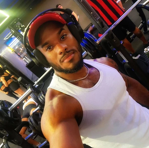 DJ de Salvador morre um dia antes de apresentação, casa noturna mantém festa e vira alvo de críticas